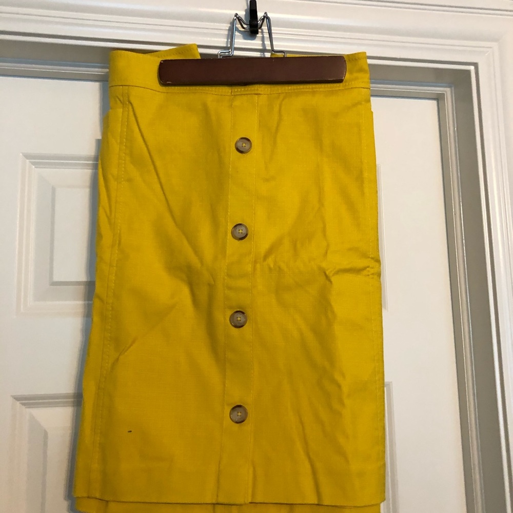 Adorable yellow Loft skirt